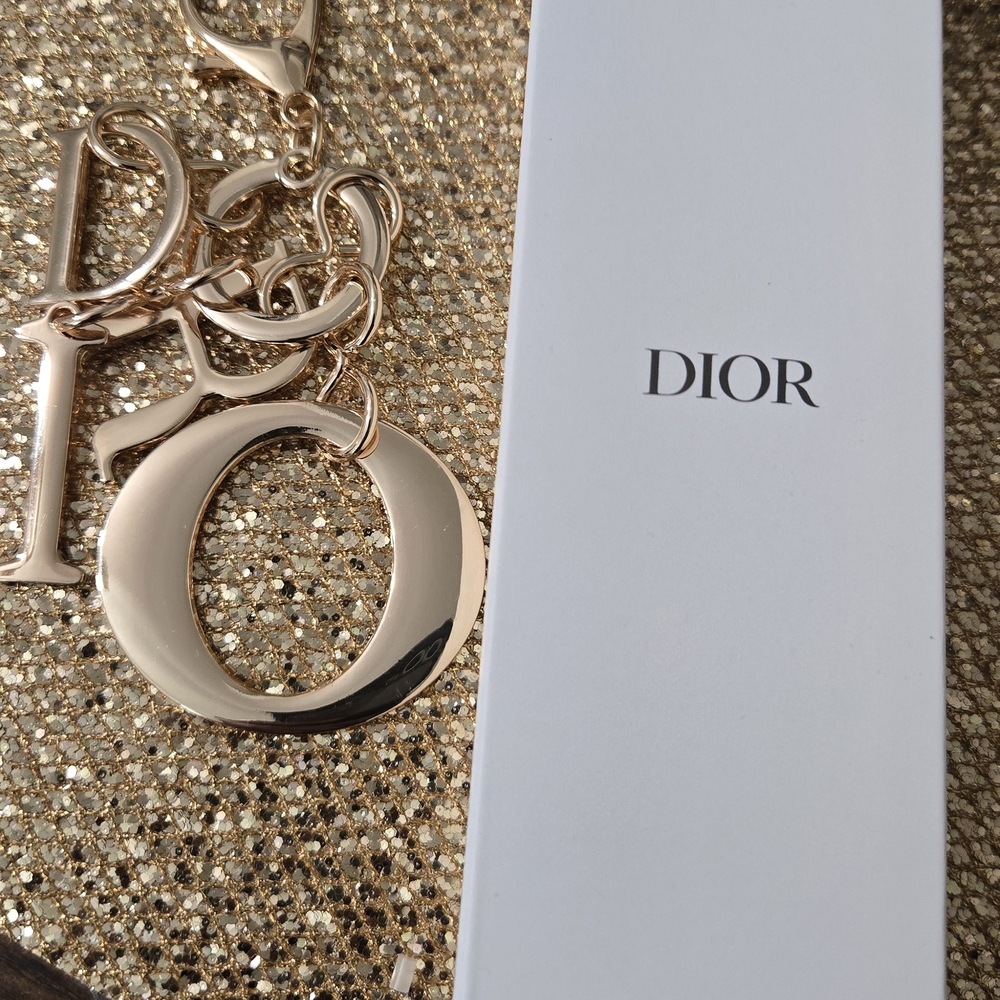 Dior Luxurious Gold Key Holder - Picture 3 of 3